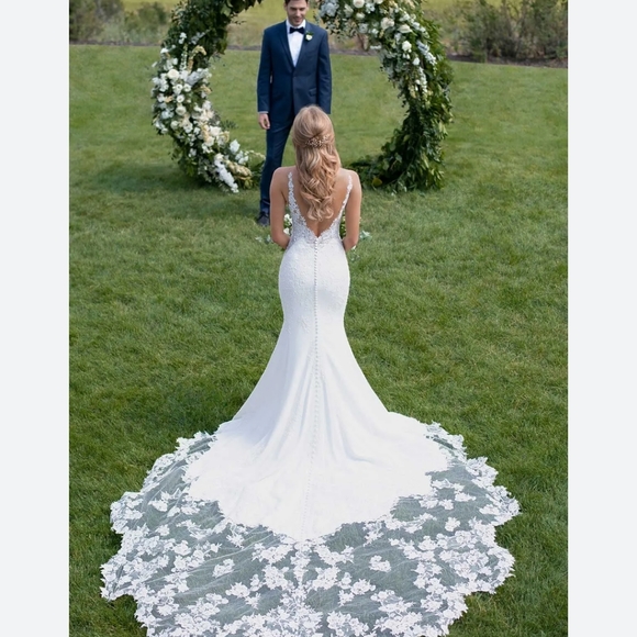 Martina Liana wedding dress 1025 - Picture 1 of 2